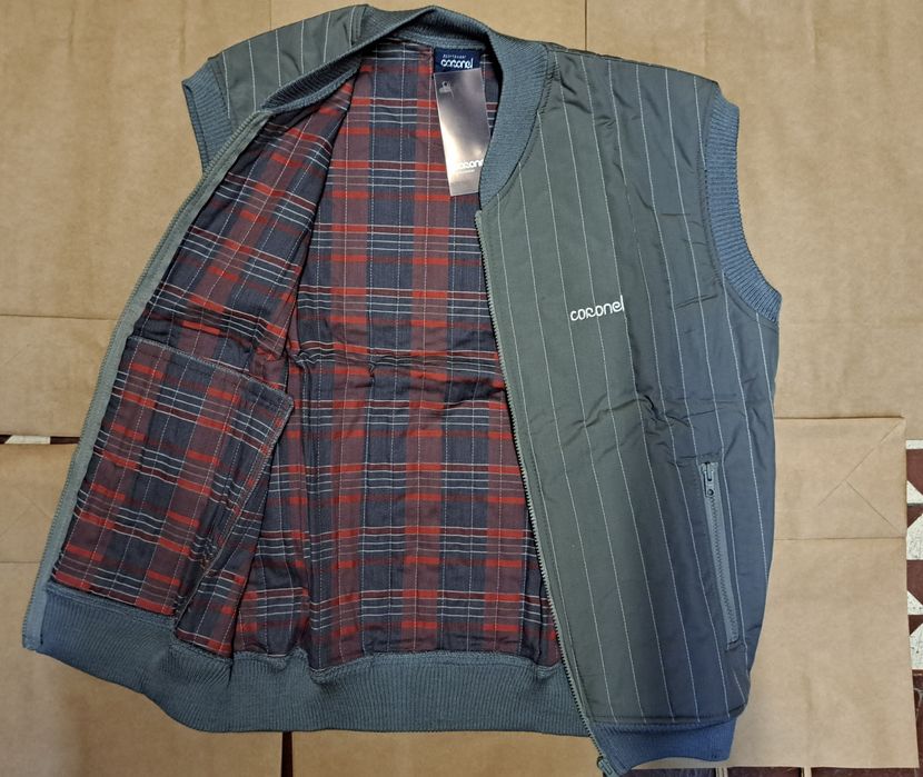 Kispo desportivo sem mangas com 2 bolsos cor cinzento