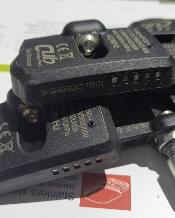 Komplet uniwersalnych czujników ciśnienia opon tpms