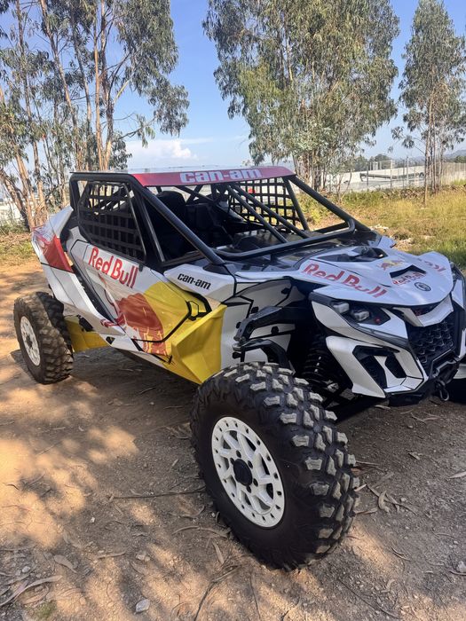 Can am Maverick R 2025