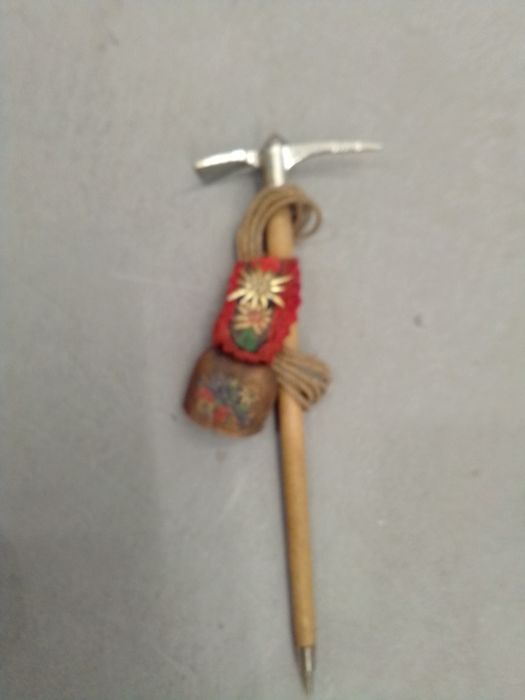 Peça decorativa em madeira só 15€ bom estado