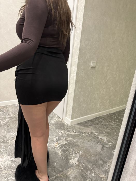 Спідниця з шлейфом