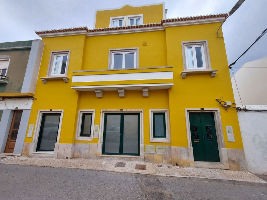 Prédio / Moradia T8 / Hostel