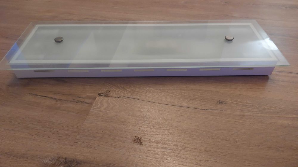 Candeeiro cozinha com 2 lâmpadas incluídas.