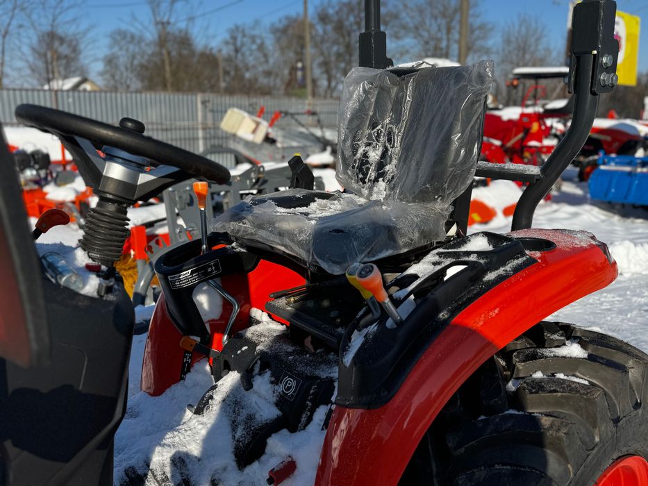 Комплект трактор Hinomoto HM 275 + лопата для снігу і щітка