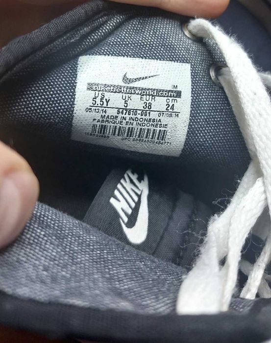 Фирменные кеды Nike.