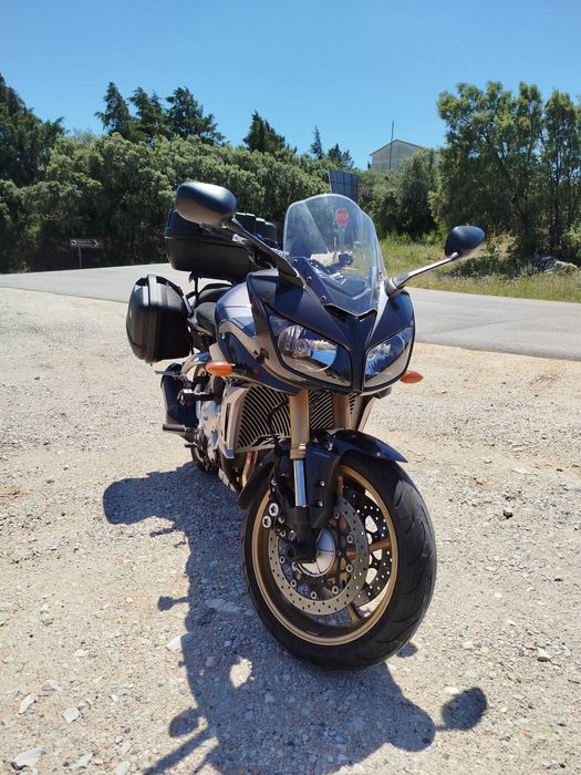 Yamaha Fazer 1000 ABS com malas laterais e top case