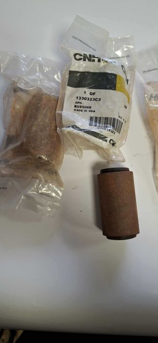 Tulejka metalowo-gumowa podsiewacza i kosza sitowego CASE AXIAL-FLOW