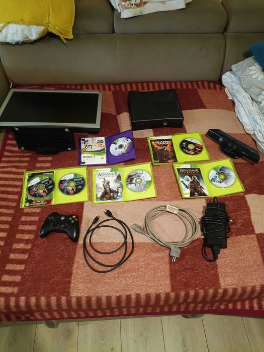 xbox 360 (monitor, kable, 5 gier i kontroler)