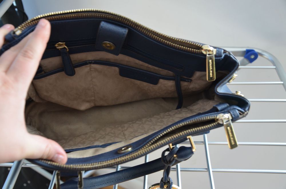 Torebka Michael Kors duża niebieska z paskiem MK
