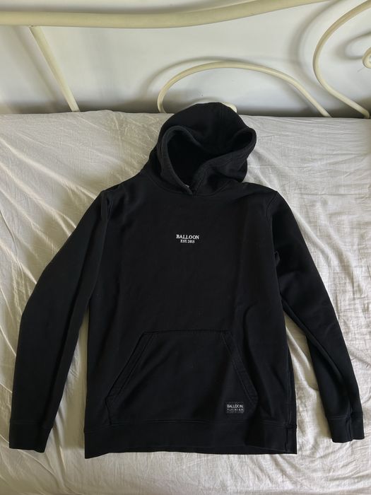 Czarna bluza z kapturem balloon