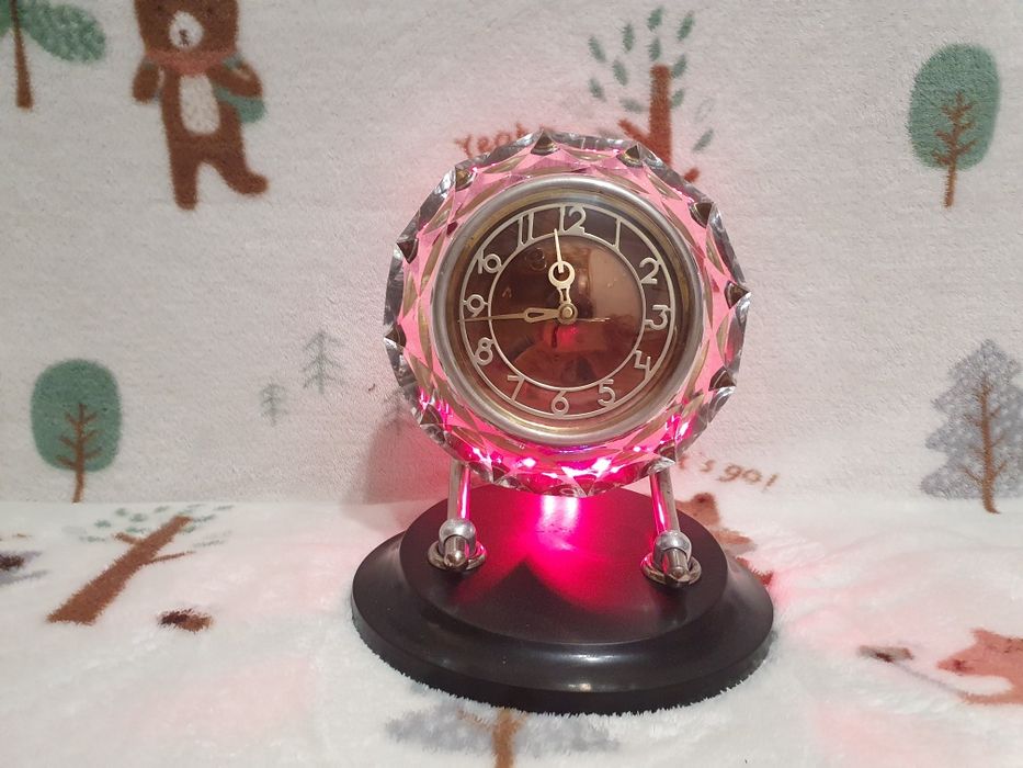 Часы настольные механические Маяк Кристалл.