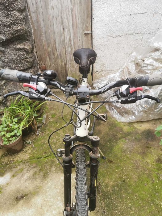 Bicicleta de estrada com mudanças