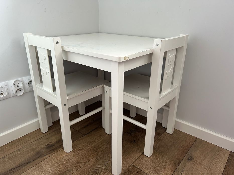 Stoliczek + krzesełka Ikea