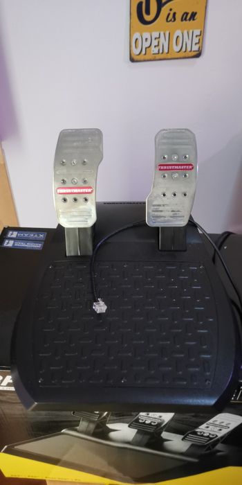 Pedais thrustmaster