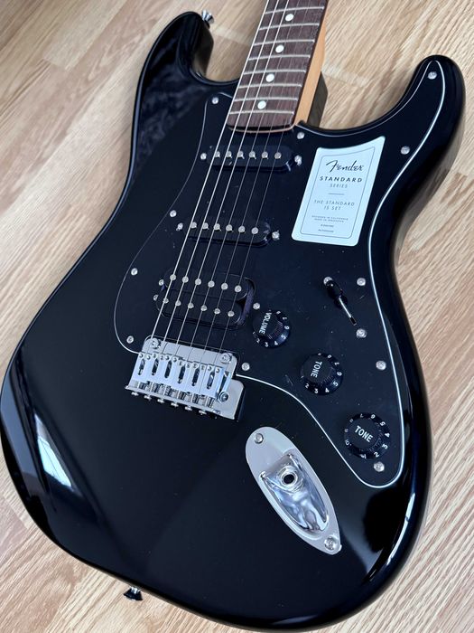 Новий Fender Stratocaster Standard HSS Black, Індонезія