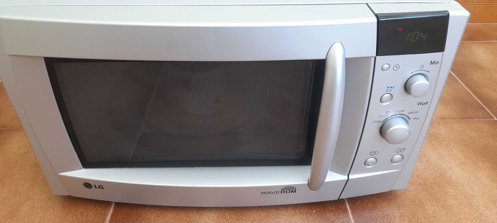 Micro-ondas LG - cinzento - 850W - Wavedom