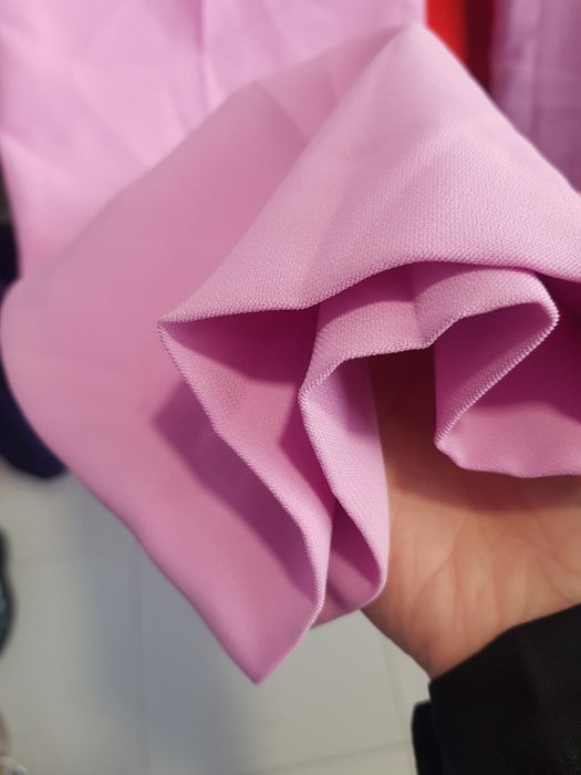 Calça rosa tipo seda