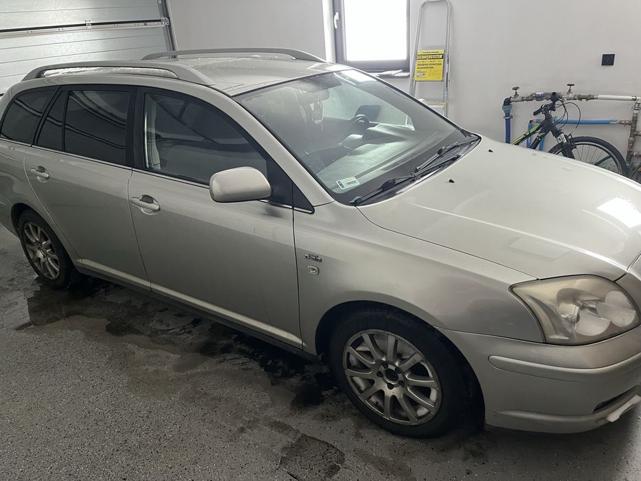 Sprzedam Toyota Avensis 2.0D