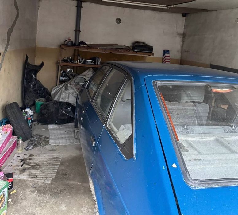 Гараж в Авіаторі