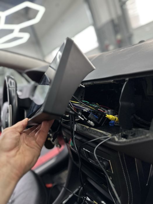 Zmiana starego radia na multimedia z systemem android i akcesoriami