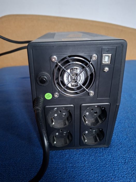Продам инвертор 2000va FSP