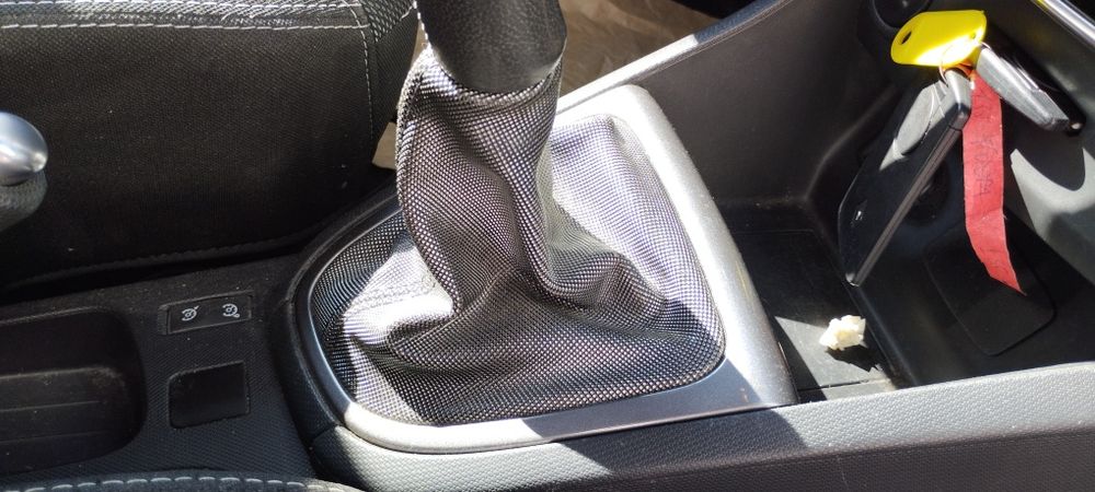 Renault Clio carrinha muito bonita e com muita qualidade .Tem garantia  de 18 meses de comum acordo . Pode ver mais pormenores em Dannycar.pt