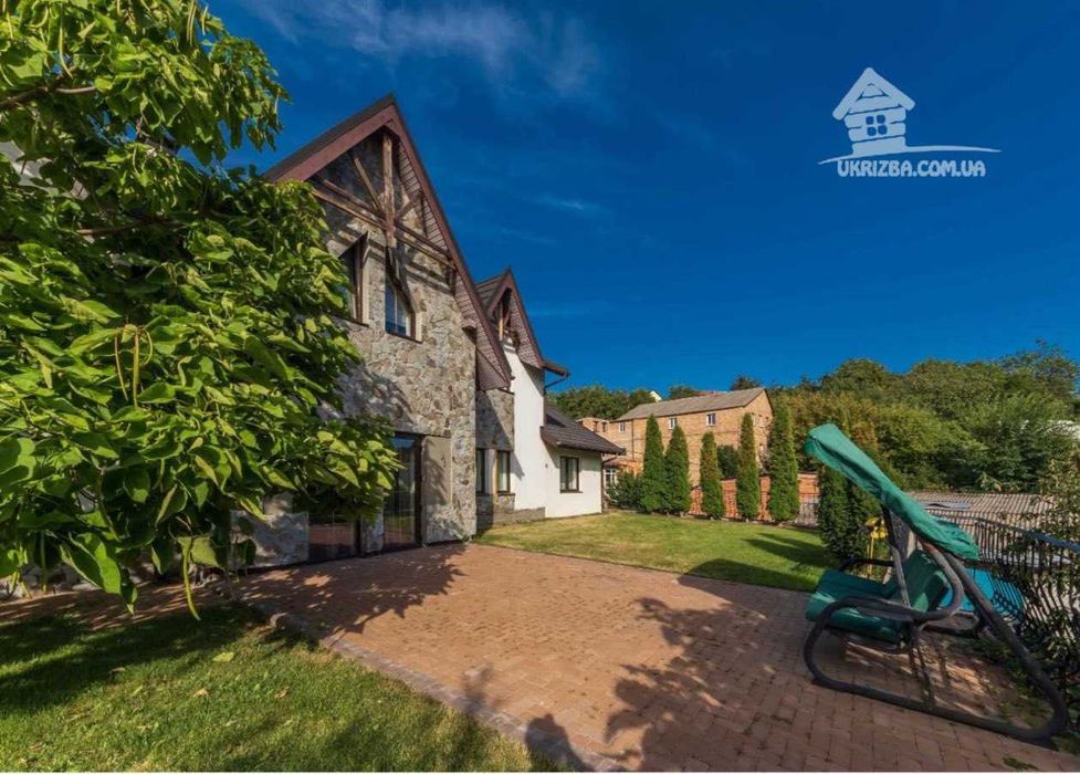 Центр. Будинок VIP-рівня. Більярд,караоке,теніс,аерохокей. До 25 осіб.