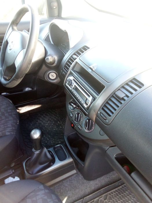Автомобіль Nissan
