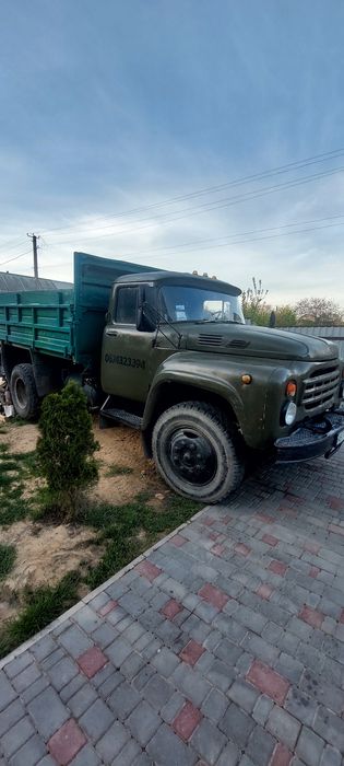 Послуги Зіла. Доставка відсіву, піску, щебня.