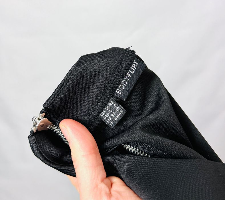 Czarna sukienka z kieszeniami S/M 36/38