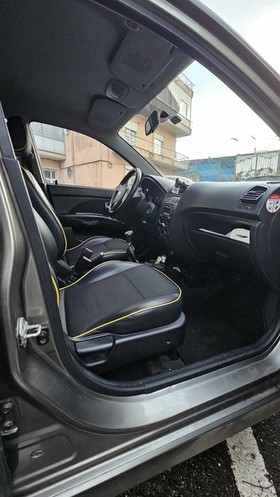 KIA PICANTO – Compacto económico e prático, perfeito para a cidade