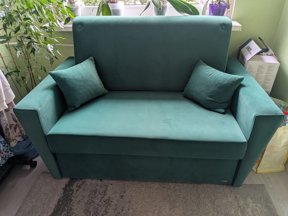 Sofa dwuosobowa z funkcja spania Polecam.