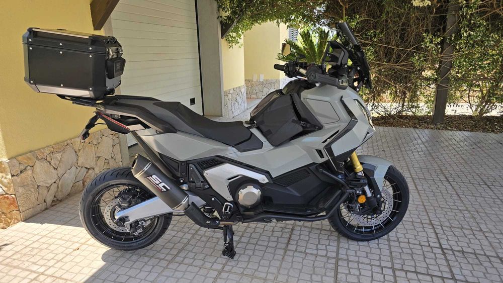 Honda X-ADV 750 Modelo 2025 (04/2025) – Full Extras | SC Project | Top Case GIVI | Impecável