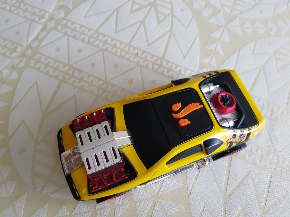 Auto hot wheels  interaktywne