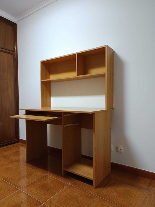 Secretária com Estante Integrada – Excelente Estado