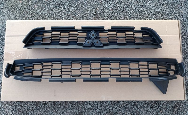 Решетка радиатора Mitsubishi ASX Outlander Sport USA 2013-2016