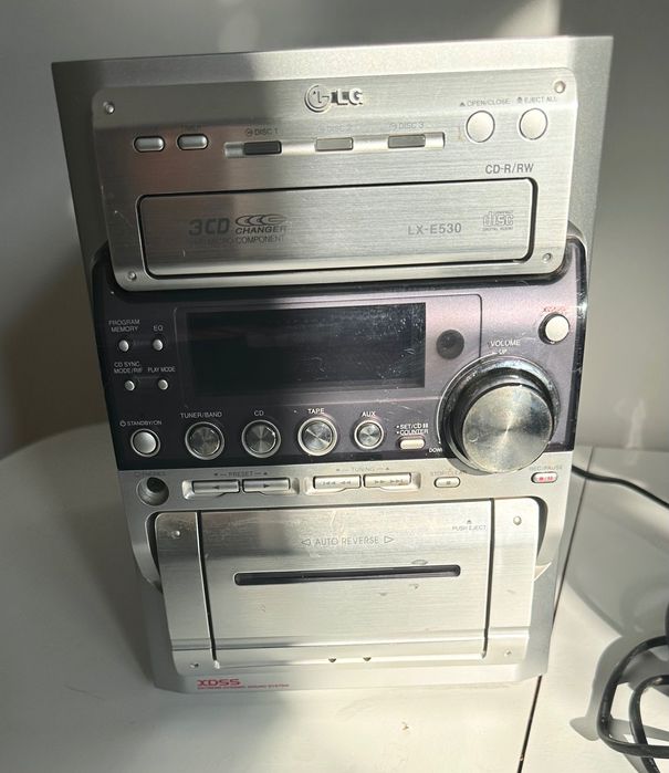 Музичний центр LG LX D 5230 робочому стані