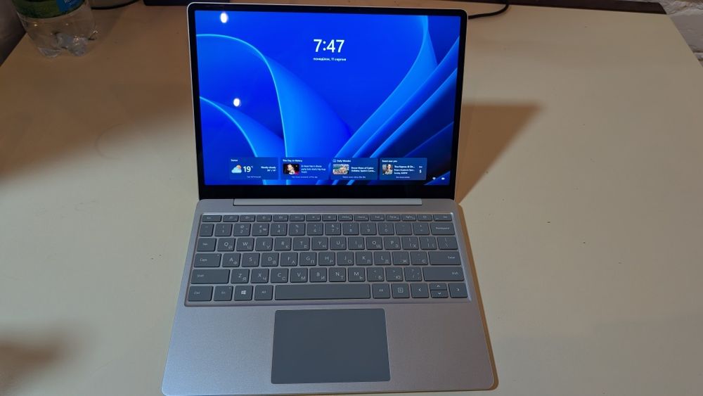 Microsoft surface laptop go 4/64