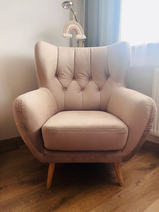 Fotel jasno bezowy KELSO