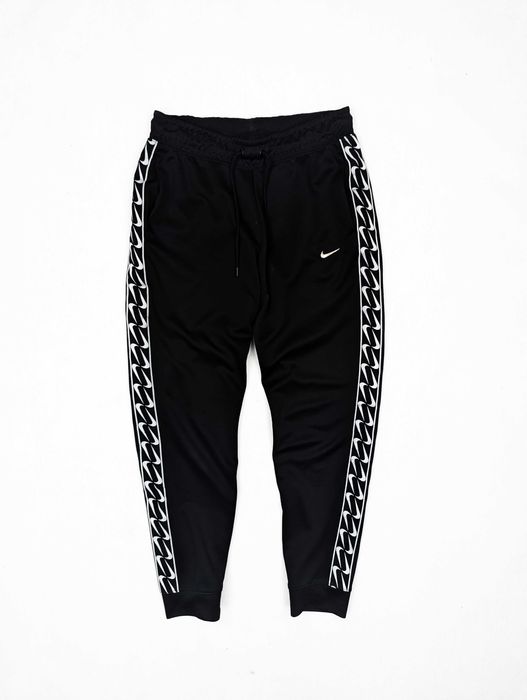 Nike Swoosh czarne spodnie dresowe dresy Lampasy S