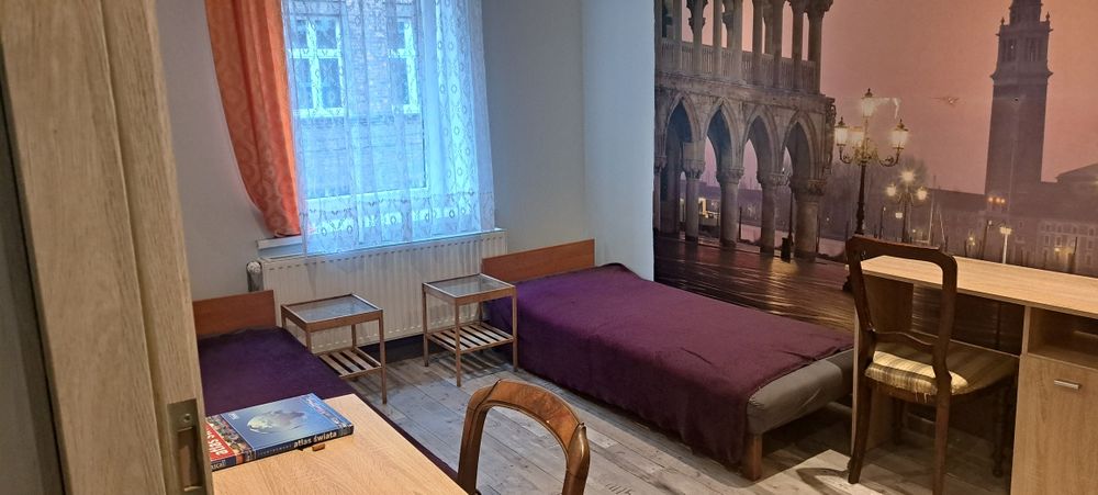 63m2:od 1.09.,2 pokojowe ( jeden z nich baaardzo duży)ul.Wyplera 1
