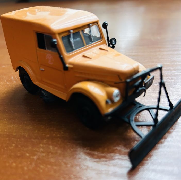 Модель автомобиля 1:43