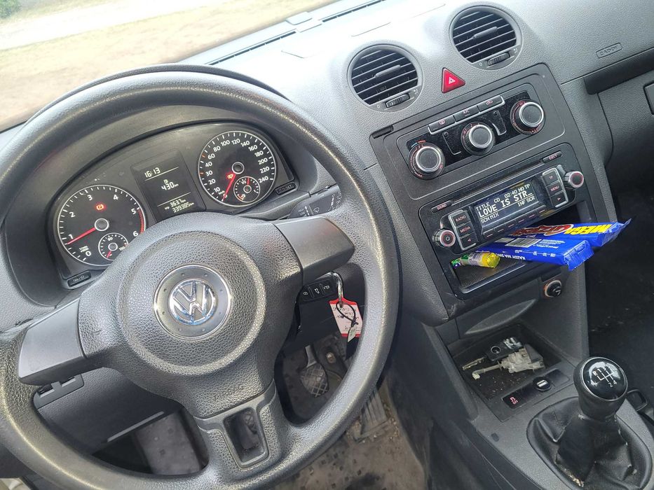 VW Caddy max sprowadzony 1,6 tdi.