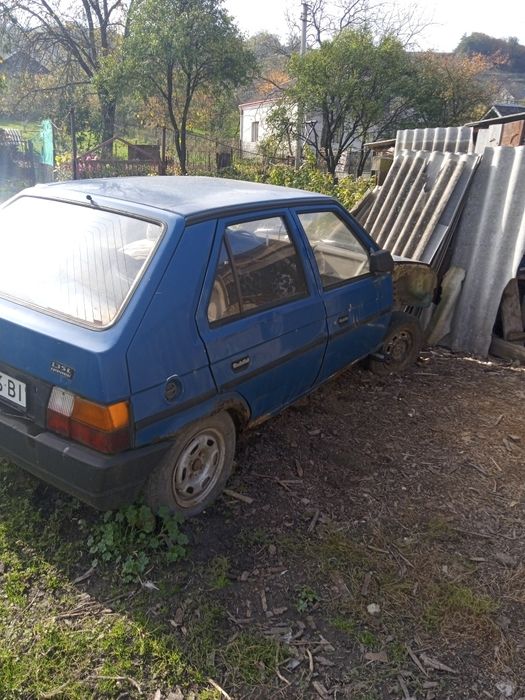 Продам автомобіль Шкода Фаворит синього кольору