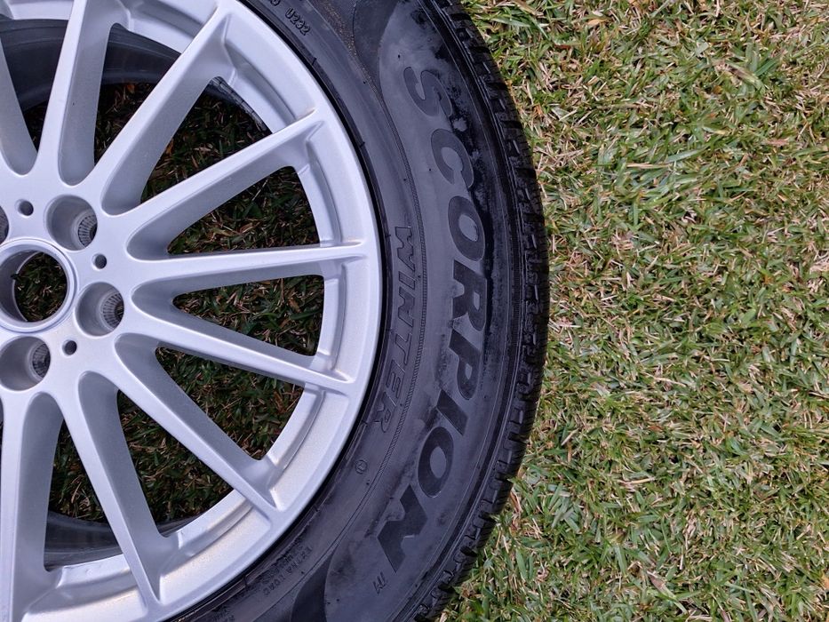 Vendo ou troco Pneus Pirelli 235 65 R18 - jantes não incluídas