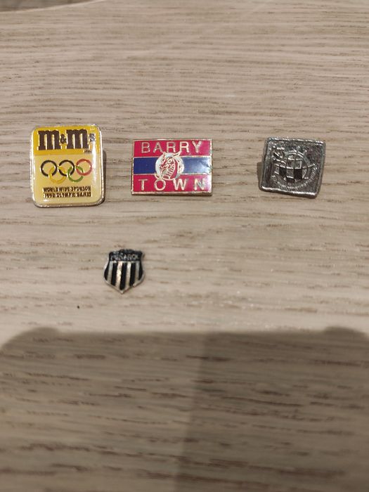 Pins de futebol para colecionadores