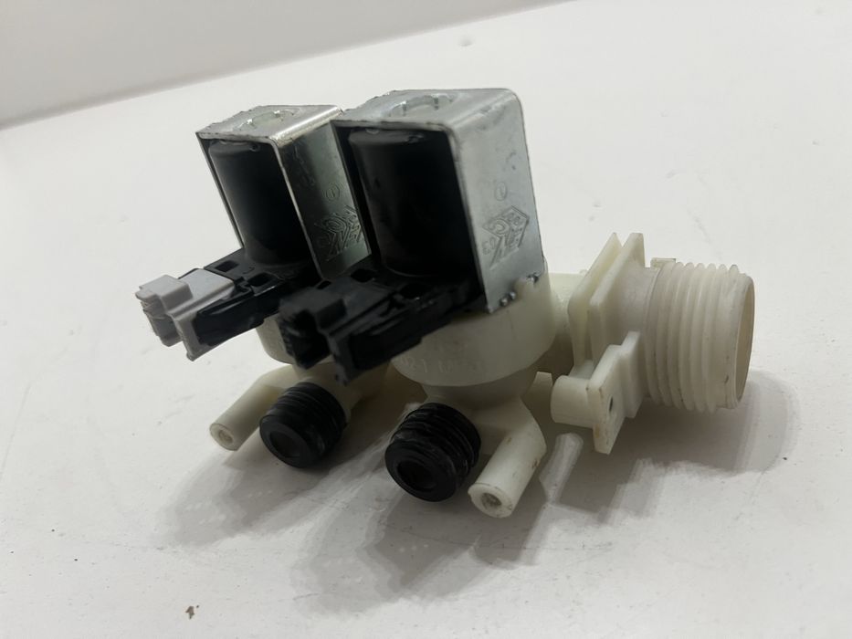 Elektrozawór pralki Ariston Indesit Whirpool C-032/15-A04