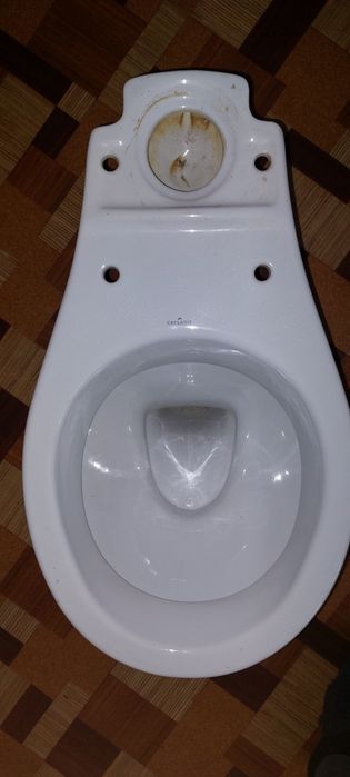 Продам унитаз cersanit