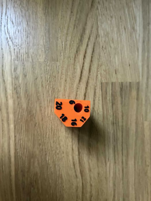 Przyrząd do trasowania maskownic + uchwyt na ołówek