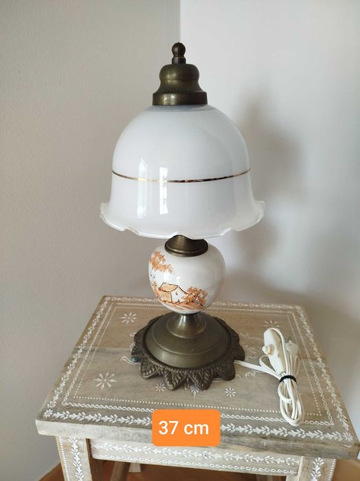 Antigo Candeeiro de Mesa, muito elegante e em óptimo estado